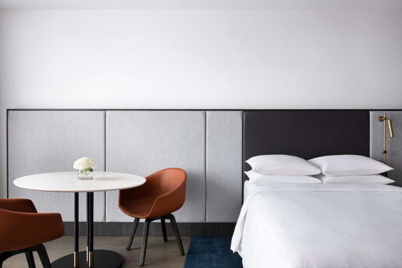 Melbourne Marriott Hotel Docklands المظهر الخارجي الصورة A room at the Hotel Americano