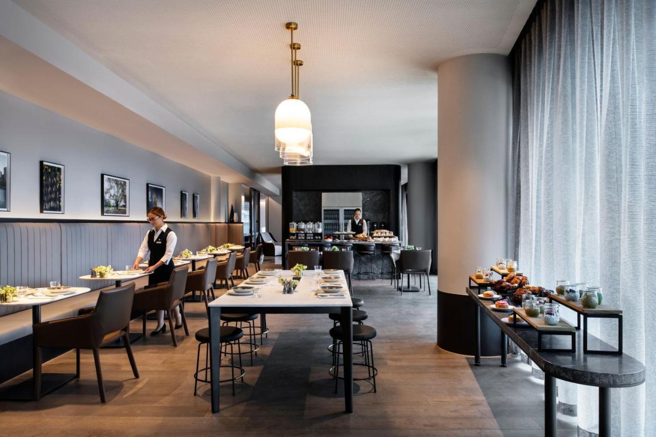 Melbourne Marriott Hotel Docklands المظهر الخارجي الصورة The lounge at London Heathrow Airport