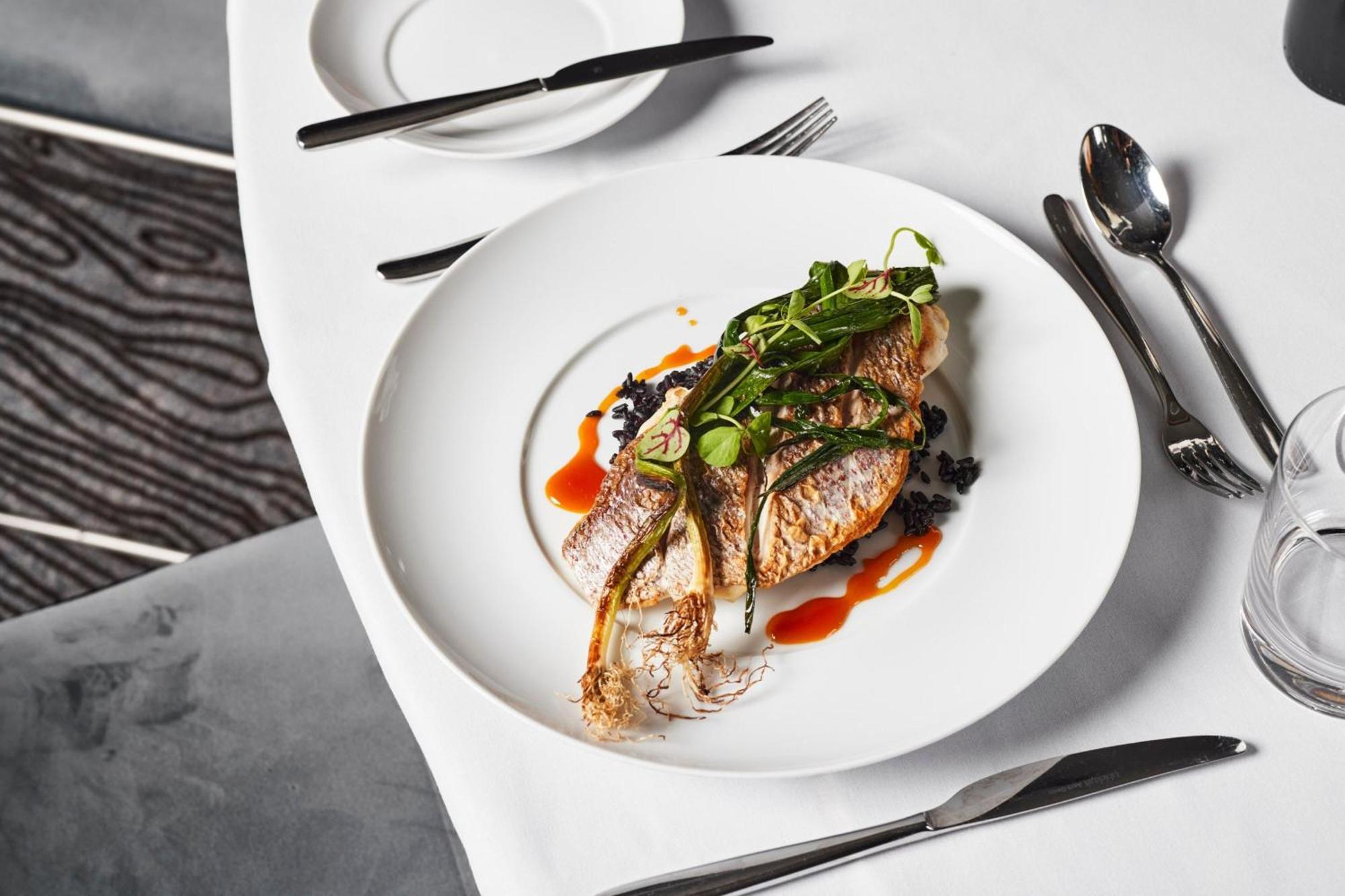 Melbourne Marriott Hotel Docklands المظهر الخارجي الصورة A plate of food