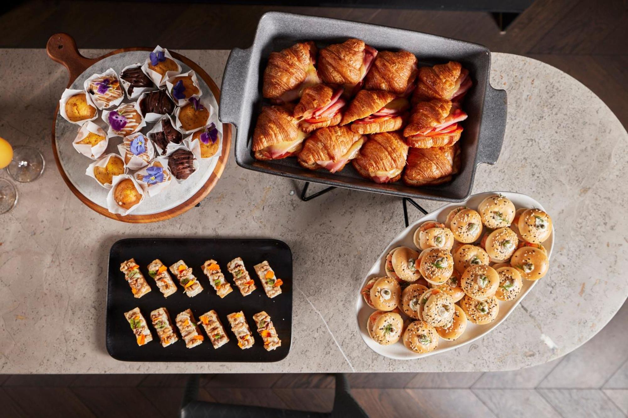 Melbourne Marriott Hotel Docklands المظهر الخارجي الصورة A selection of finger food