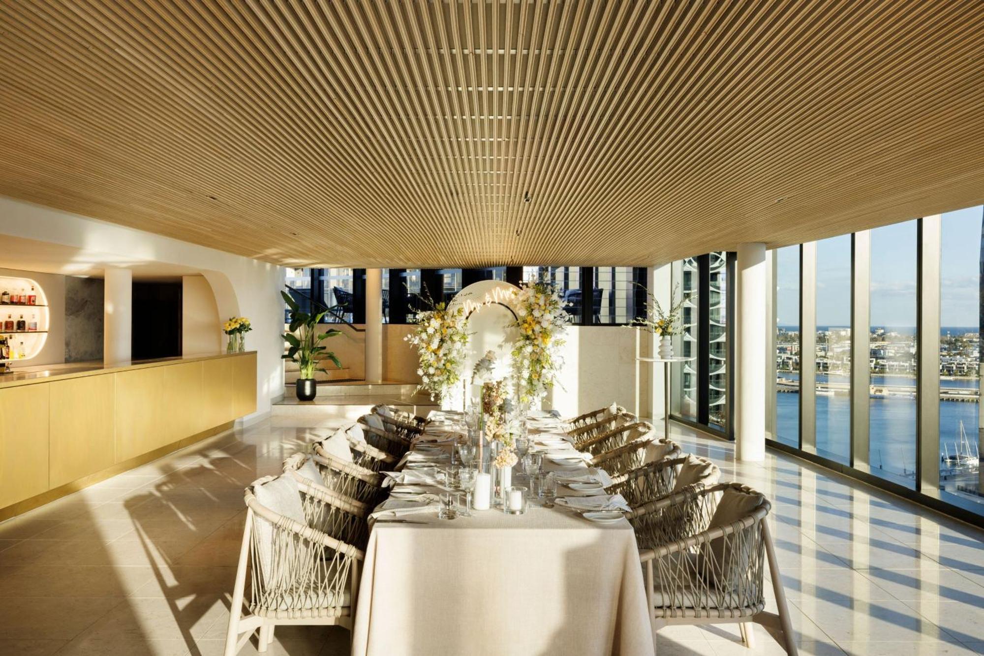 Melbourne Marriott Hotel Docklands المظهر الخارجي الصورة The Sky Bar